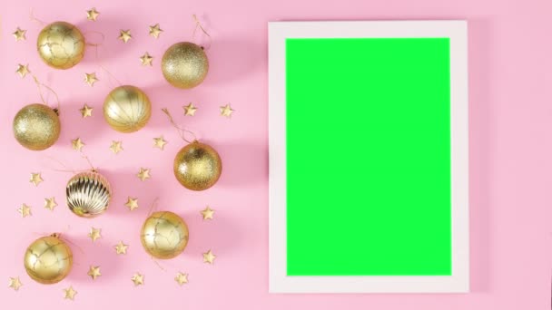 Moldura Branca Com Tela Verde Ornamentos Natal Ouro Tema Rosa — Vídeo de Stock