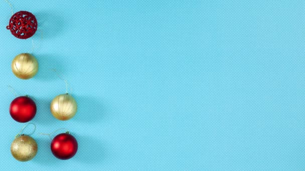 Goud Rood Kerstbal Ornamenten Verschijnen Vul Blauwe Thema Stop Met — Stockvideo