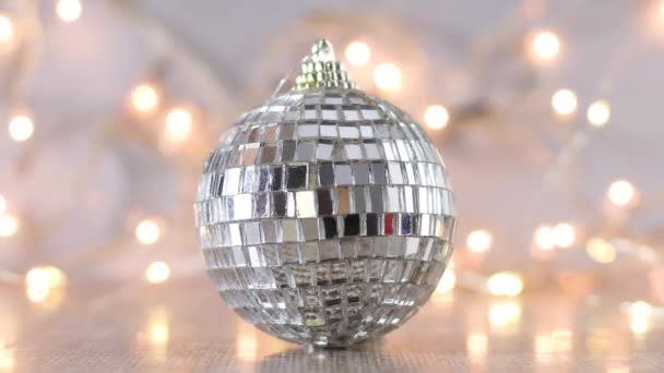 新圣诞迪斯科舞会装饰品和闪烁的灯光后面 — 图库视频影像