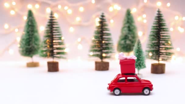 Auto Epoca Rossa Guida Regalo Rosso Natale Sul Tetto Ferma — Video Stock