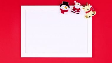 Noel çıkartmaları yazı için beyaz çerçevede görünür. Hareketi durdur