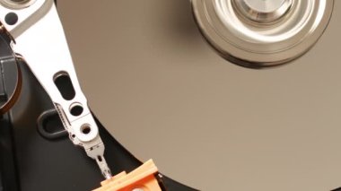 Çalışmanın makro kapanışı hdd sürücü sabit diski, yazma hareketi, manyetik başlık okuma