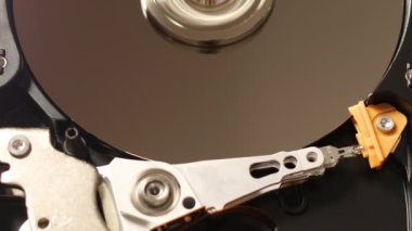 Çalışmanın makro kapanışı hdd sürücü sabit diski, yazma hareketi, manyetik başlık okuma
