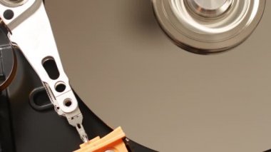 Çalışmanın makro kapanışı hdd sürücü sabit diski, yazma hareketi, manyetik başlık okuma