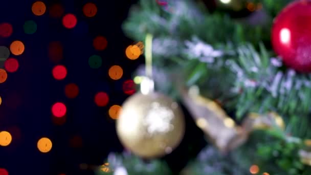 Focalisation Arbre Noël Avec Des Paillettes Ornement Des Lumières Clignotantes — Video