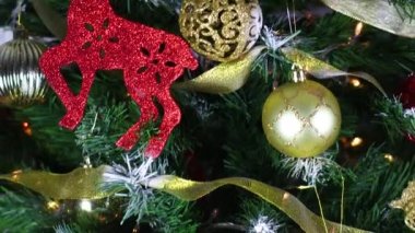 Covid 19 Noel zamanı, Noel ağacında 10. yüzün maskelenmesi