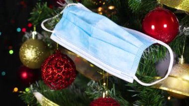 Covid 19 Noel zamanı, Noel ağacında 10. yüzün maskelenmesi
