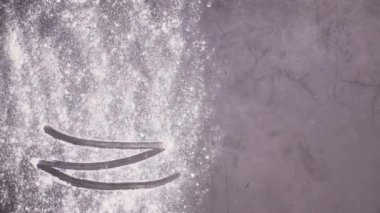 Yıldızlarla noel ağacı yapmak un pişirmek. Hareketi durdur