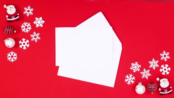 Papier Voor Tekst Enveloppe Omgeven Met Sneeuwvlokken Kerstversieringen Rood Thema — Stockvideo