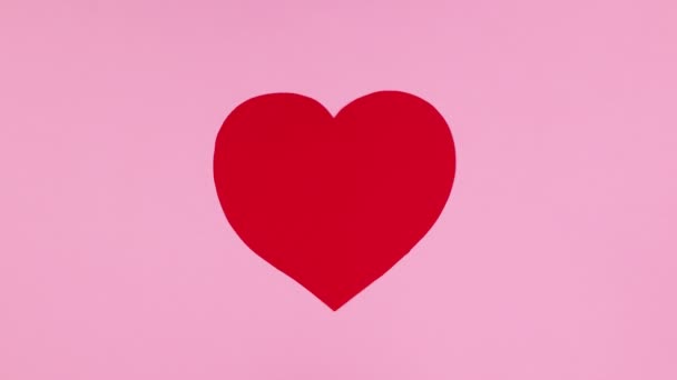 Bewegendes Großes Rotes Valentinstagsherz Auf Rosa Motiv Stop Motion — Stockvideo