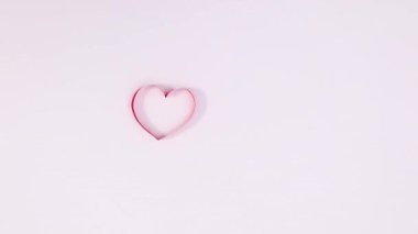 Kalp, beyaz temayı aktarıyor. Hareketi durdur