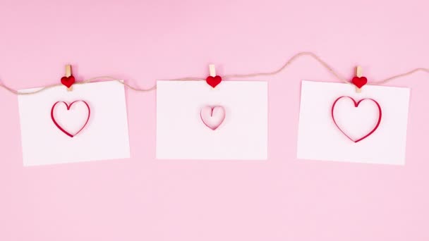 Schlagen Herzen Auf Papier Hing Seil Valentinstag Stop Motion — Stockvideo