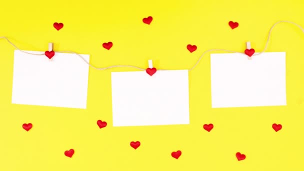 Papier Hing Seil Und Herzen Bewegten Sich Zum Valentinstag Auf — Stockvideo