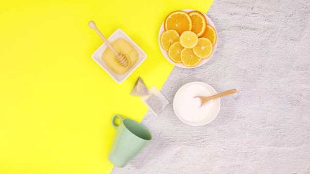 Los Suministros Taza Limones Naranjas Miel Azúcar Mueven Uno Por — Vídeo de stock