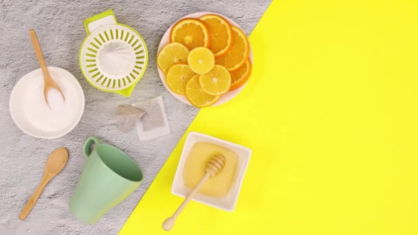 Utensil Suministros Para Hacer Parpadeando Sobre Tema Amarillo Detener Movimiento — Vídeos de Stock