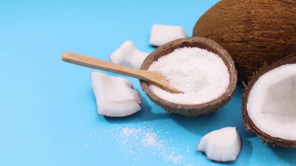 숟가락과 주제로 코코넛으로 파우더 코코넛 — 비디오