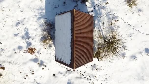 Крыша Деревянного Дома Горе Снегом Крыше Вид Воздуха — стоковое видео