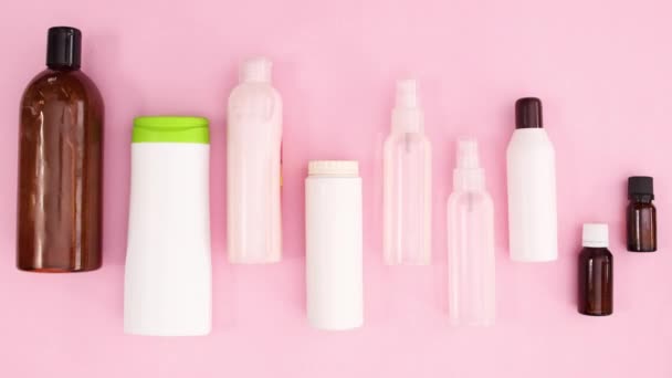 Von Oben Und Unten Erscheinen Flaschen Mit Kosmetischen Hautpflegeprodukten Stop — Stockvideo
