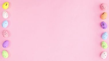 Paskalya yumurtaları sol ve sağ tarafta hareket eder. Hareketi durdur