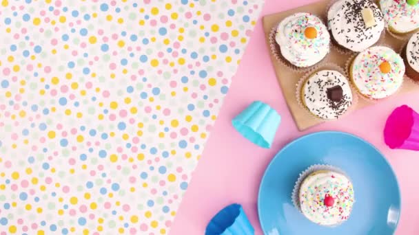 Muffins Gâteaux Tasse Apparaissent Sur Assiette Pour Fête Anniversaire Stop — Video