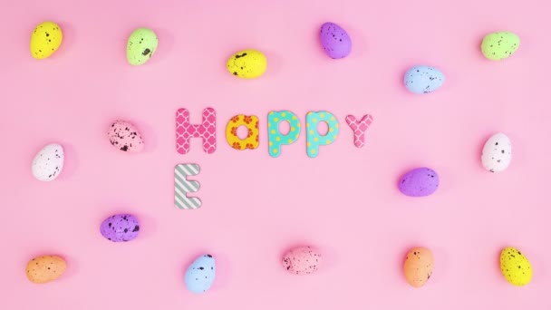 Vrolijk Pasen Tekst Verschijnen Tussen Kleurrijke Eieren Stop Met Bewegen — Stockvideo