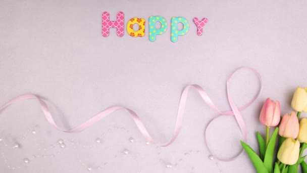Texto Del Día Mujer Feliz Aparecen Por Encima Las Flores — Vídeo de stock