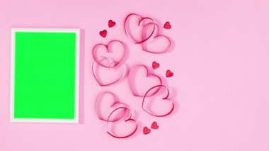 Sevgililer Günü kalpli yeşil ekran çerçeve. romantik kare durdurma hareketi