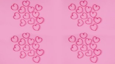 Kırmızı kalpler, pastel pembe temalı romantik aşk dekorasyonu. Hareketi durdur