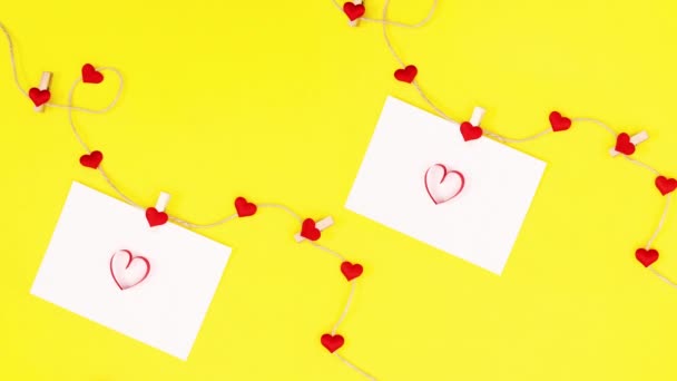 Valentine Miluje Srdce Papírech Zavěšených Laně Zastavit Pohyb — Stock video