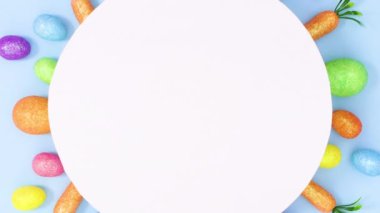 Etrafı pastel mavisi arka planda Paskalya yumurtaları ve havuçlarıyla çevrili yaratıcı kağıt kart notları. Dur hareketi düz yatıyordu