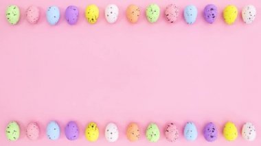 Paskalya canlı yumurtaları üstte ve altta hareket eder ve Mutlu Paskalya metinleri belirir. Hareketi durdur