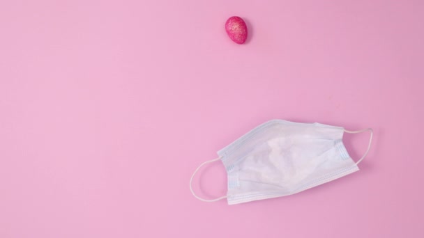 Máscara Facial Aparecem Fundo Rosa Pastel Ovos Páscoa Vêm Máscara — Vídeo de Stock