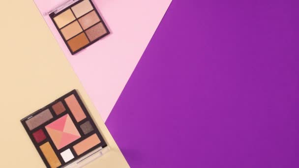 Dos Paletas Maquillaje Mueven Fondo Beige Rosa Pastel Púrpura Detener — Vídeos de Stock