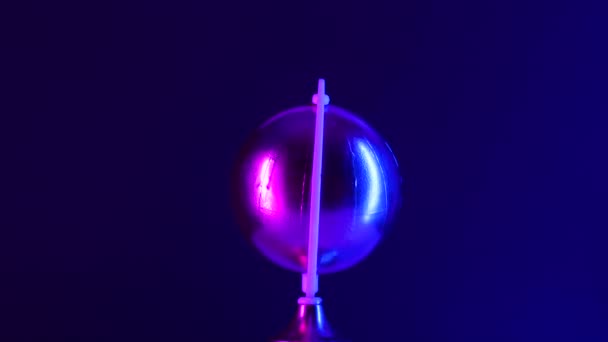 Moderní Zlatý Glóbus Sci Futuristickými Kyberpunkovými Světelnými Efekty — Stock video