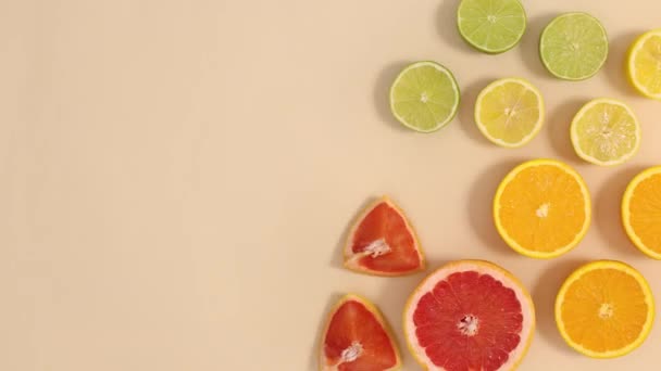 Frutos Cítricos Orgânicos Frescos Fatiados Limão Limão Laranjas Toranja Movem — Vídeo de Stock