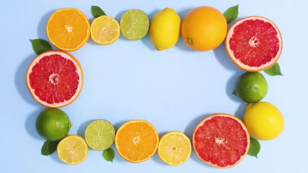 Frutas Cítricas Verão Movimento Quadro Com Espaço Cópia Fundo Azul — Vídeo de Stock