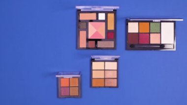 Sipariş veren ürünler uydur ve koyu mavi arka planda kalıp oluştur. Dur hareketi düz yatıyordu