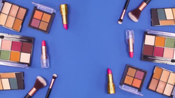 Les Cosmétiques Déplacent Gauche Droite Fond Bleu Foncé Stop Motion — Video