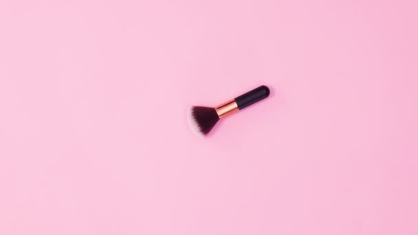 Maquiagem Movimento Pincel Fundo Rosa Pastel Parar Movimento — Vídeo de Stock