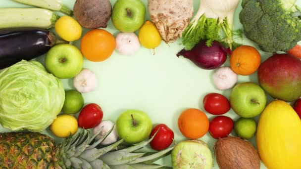 Frutas Verduras Orgánicas Aparecen Hacen Marco Alimentos Saludables Con Espacio — Vídeos de Stock