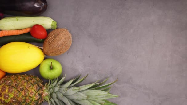 Frutas Legumes Frescos Orgânicos Maduros Que Enchem Mesa Cozinha Parar — Vídeo de Stock