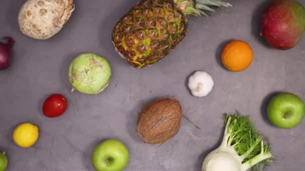 Υγιεινός Τρόπος Ζωής Από Φρέσκα Βιολογικά Φρούτα Και Λαχανικά Κινούνται — Αρχείο Βίντεο