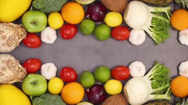 Ekologiska Mogna Frukter Och Grönsaker Beställs Toppen Och Botten Stoppa — Stockvideo