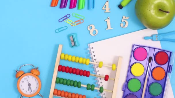 Terug Naar School Briefpapier Besteld Blauw Thema Stop Met Bewegen — Stockvideo