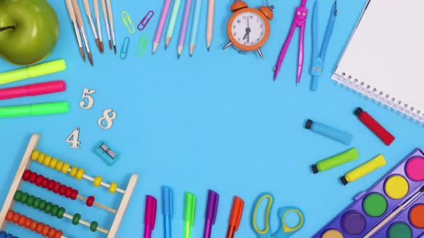 Schoolbriefpapier Gereedschappen Verschijnen Maken Kader Voor Tekst Blauw Thema Stop — Stockvideo