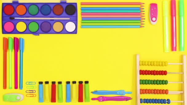 Outils Scolaires Créatifs Font Cadre Sur Thème Jaune Stop Motion — Video