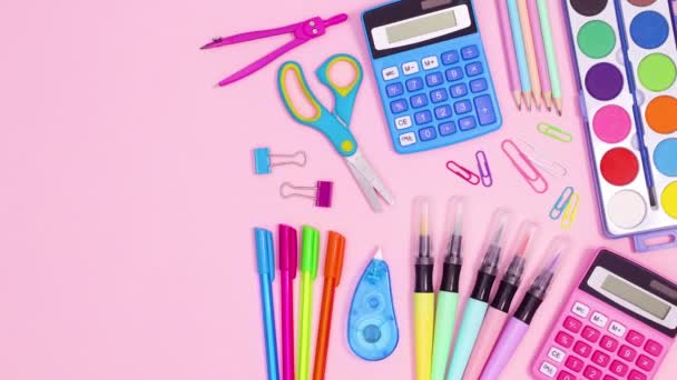 Pastel Levendige School Accessoires Verschijnen Pastel Roze Thema Stop Met — Stockvideo