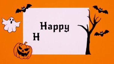 Cadılar Bayramı süslemeleriyle dolu beyaz kağıda Mutlu Cadılar Bayramı metinleri yazmak. Hareketi durdur