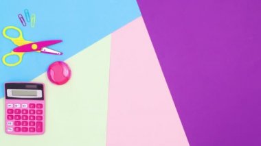 Renkli Okul yazma araçları renkli temalar üzerinde görünür. Hareketi durdur