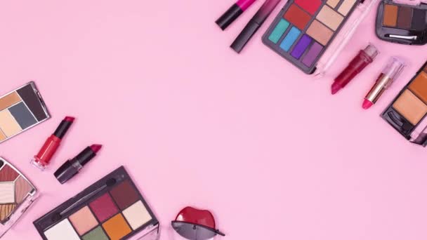 Maquillaje Productos Mueven Esquina Izquierda Derecha Del Tema Color Rosa — Vídeos de Stock